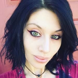 Meet your Posher, Alicia